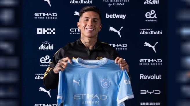 Enzo Fernández con la camiseta del Manchester City