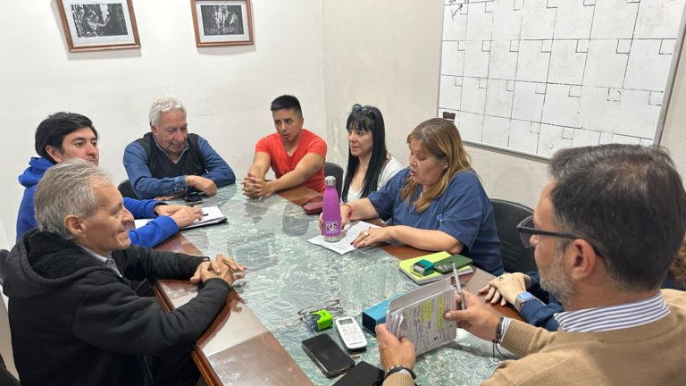 Reunión entre representantes del Municipio de Fray Mamerto Esquiú y ATE para firmar el acuerdo salarial