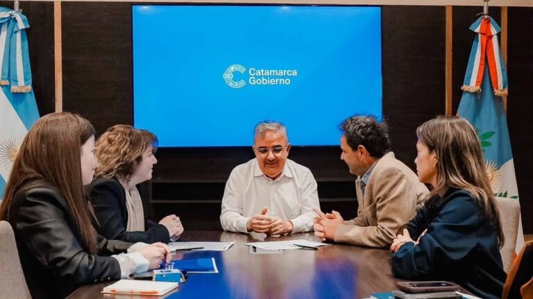 Reunión entre el gobernador Raúl Jalil, la ministra Verónica Soria y representantes de MARA