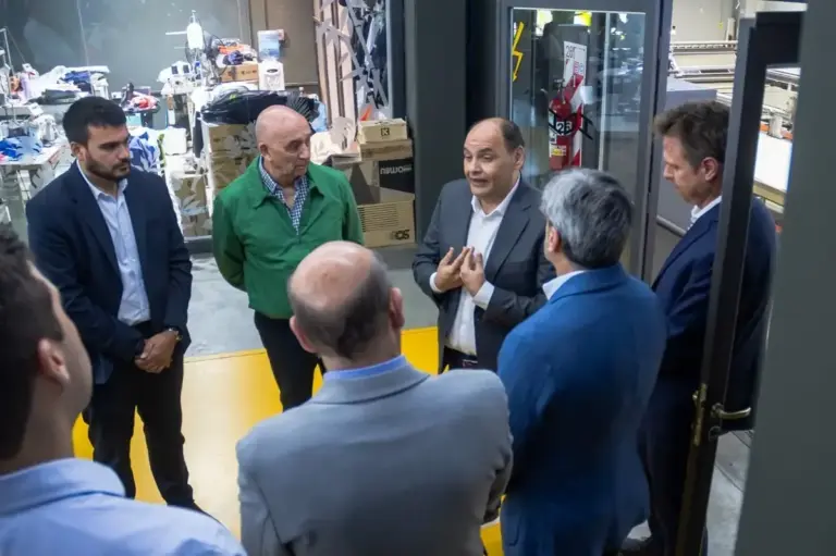 Gustavo Saadi durante la reunión con dirigentes de la UICA y la UIA en Catamarca