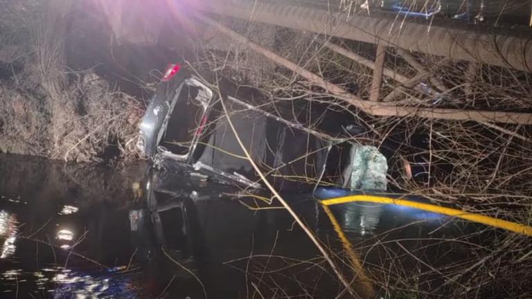 Canal de riego en Fernández Oro donde se realizó el operativo de búsqueda