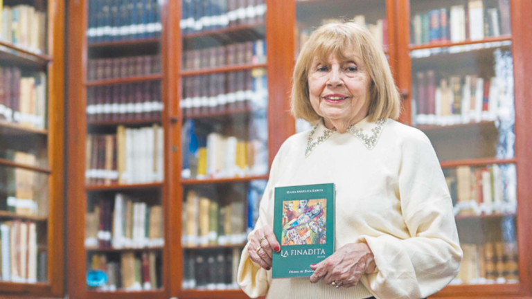 Hilda Angélica García durante el homenaje en el Teatro Urbano Girardi