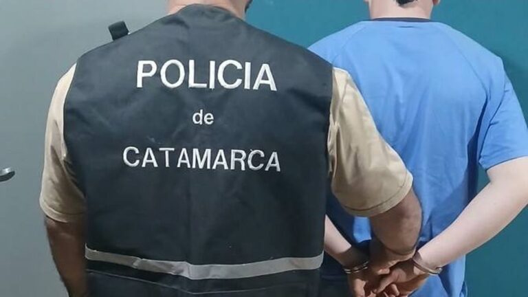 Fachada de una distribuidora en la calle Rojas al 500, Catamarca