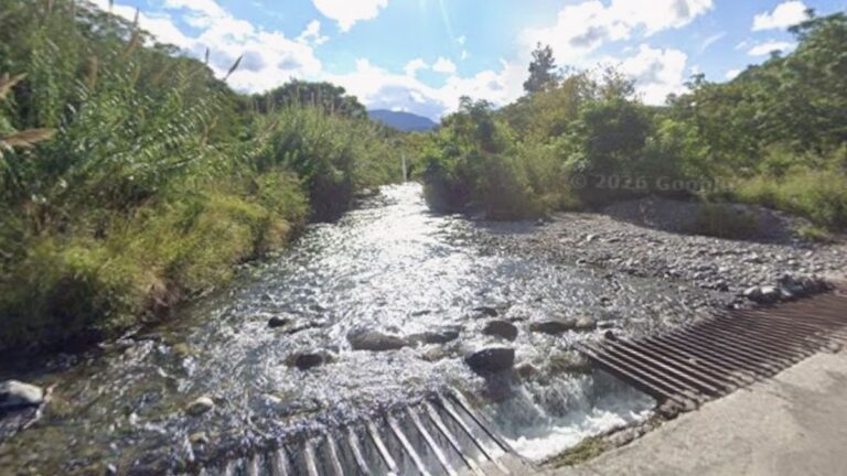 Vista de las márgenes del río El Tala en Catamarca, con ocupaciones cerca del Camping Municipal y la Ruta Provincial N°4
