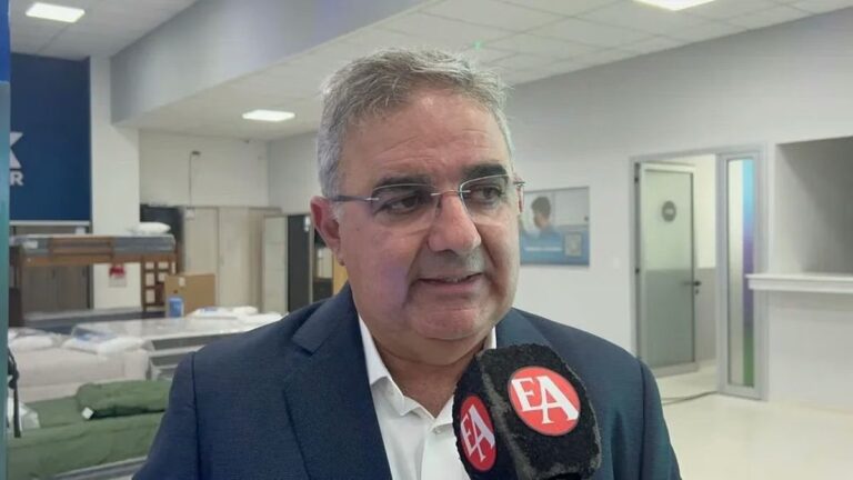 El gobernador Raúl Jalil durante un acto en el Centro de Arte y Tecnología Aplicada (CATA)