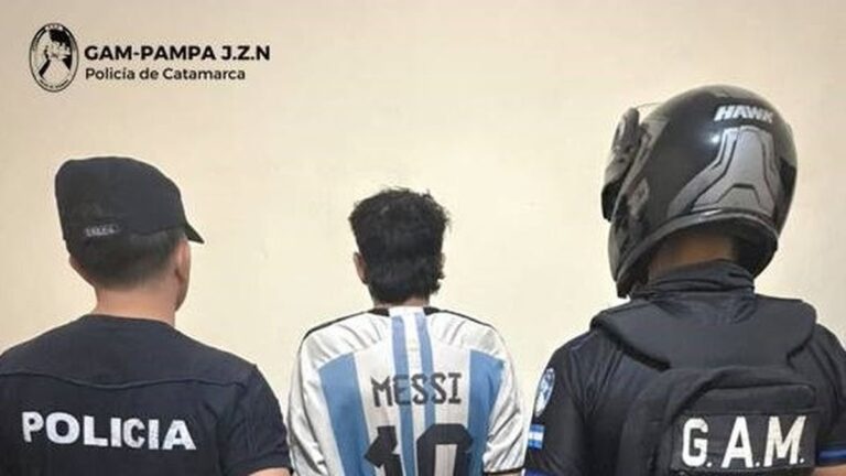 Móvil policial en un operativo de prevención en Valle Viejo, Catamarca