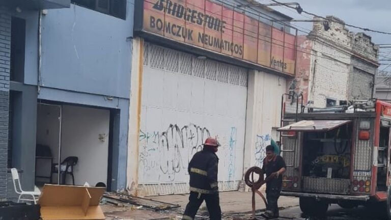 Imagen del inmueble de calle Esquiú al 1100 tras la explosión e incendio