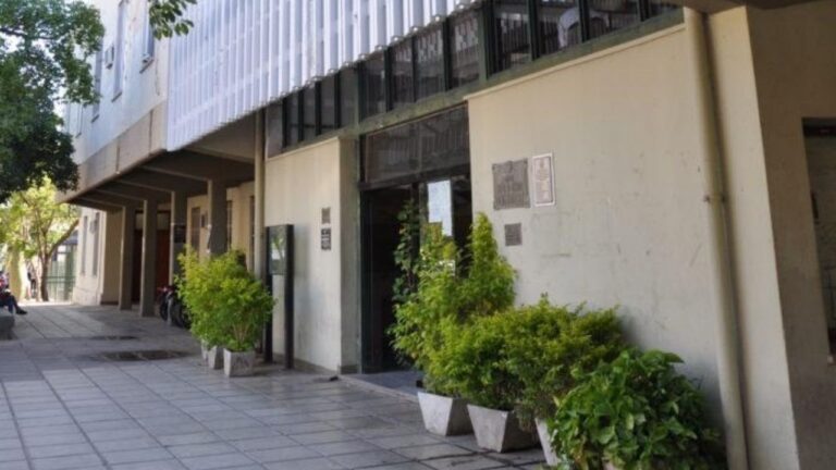 Ingeniero agrónomo en campo, representando al Colegio de Ingeniería Agronómica de Catamarca