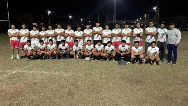 Jugadores del seleccionado M16 de la Unión Andina de Rugby durante un partido