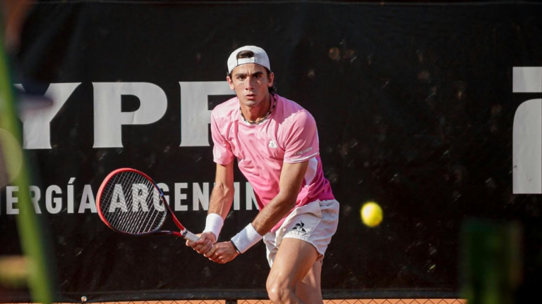 Manuel La Serna durante un entrenamiento de tenis