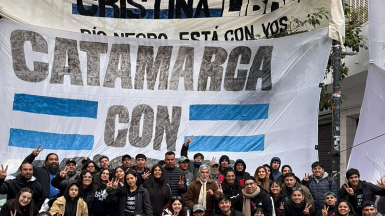 Militantes catamarqueños durante la jornada federal en apoyo a Cristina Kirchner en Buenos Aires