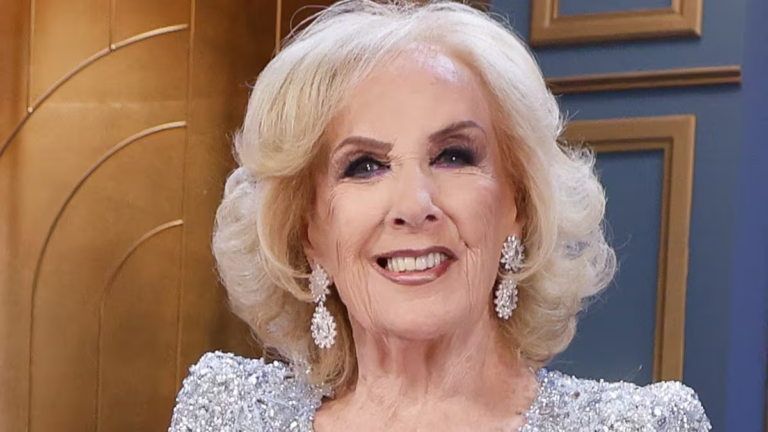 Mirtha Legrand sonriendo durante una entrevista