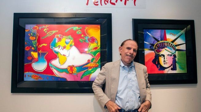 Retrato del artista Peter Max, referente del arte pop y psicodélico