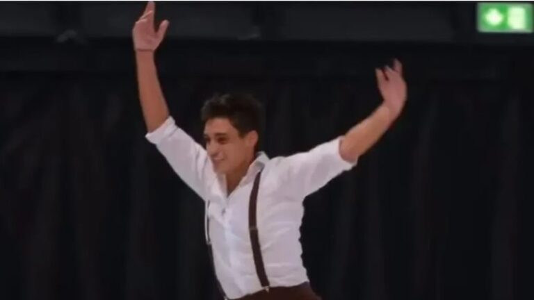 Facundo Nieva Biza en el podio del Campeonato Argentino Absoluto de Patinaje Artístico