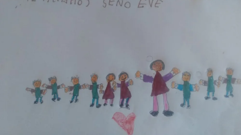 Padres de alumnos respaldan a docente apartada de su cargo