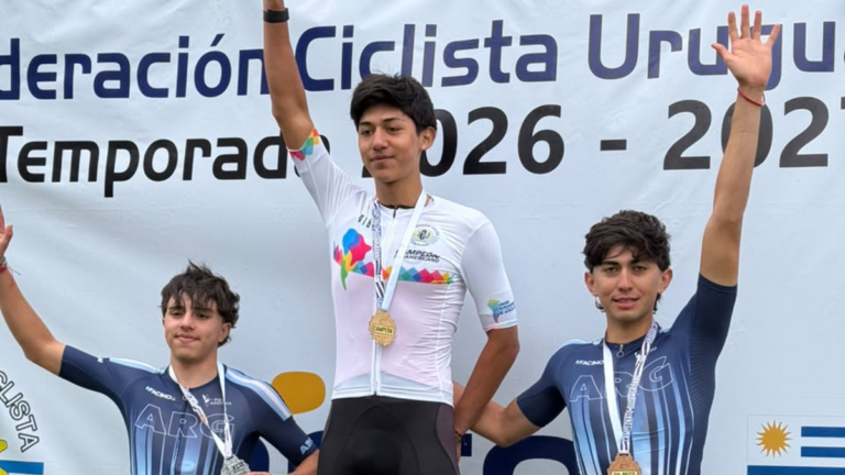 Ciclista Samuel Sotomayor Rizo en competencia