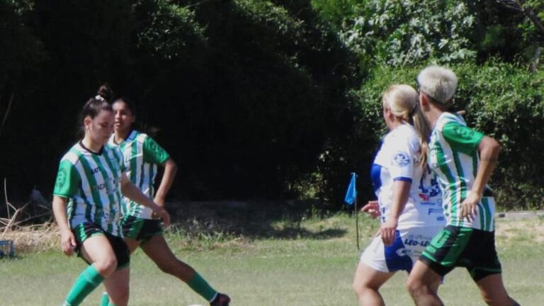 Jugadoras de San Martín de El Bañado celebrando la victoria 5-2 sobre Deportivo Sumalao en el Clausura femenino de la Liga Chacarera