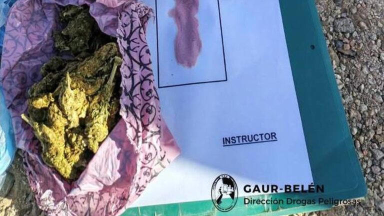 Efectivos policiales durante el operativo en Belén