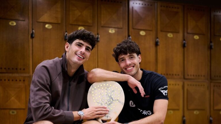 Agustín Tapia y Arturo Coello celebran su victoria en el París Major Premier Padel