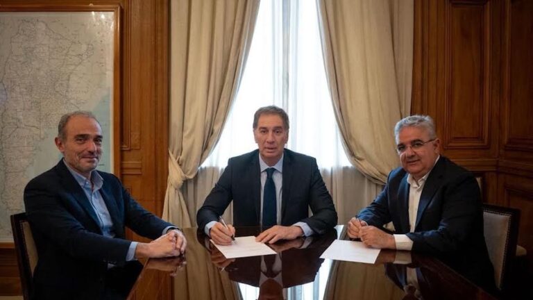 Firma del acuerdo de Zona Franca Tinogasta entre autoridades nacionales y provinciales