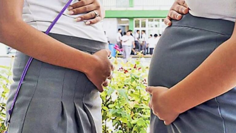 Gráfico de evolución de embarazos adolescentes y casos de ITS en Argentina