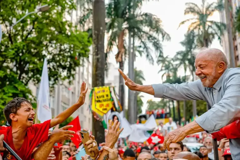 Urna electrónica en Brasil durante las elecciones presidenciales