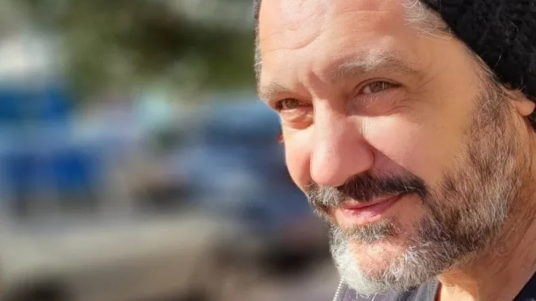 Maxi Ghione saliendo de los tribunales