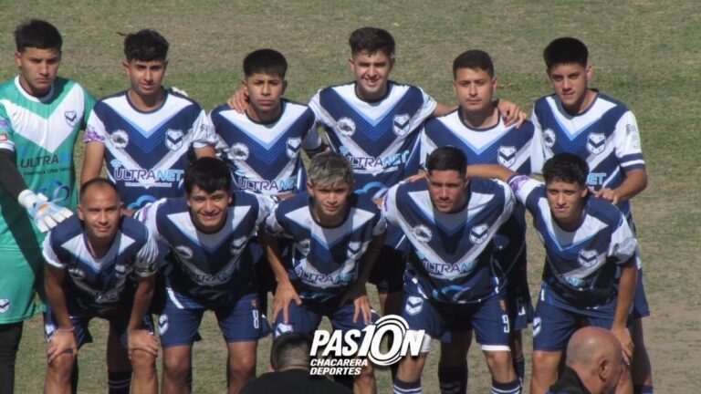 Jugadores de Juventud Unida de La Falda celebrando un gol en el estadio Primo A. Prevedello