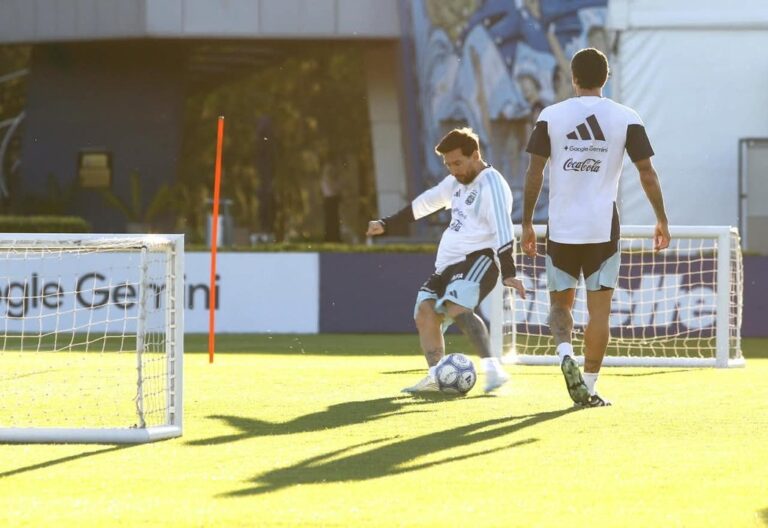 Lionel Messi durante su último entrenamiento con la Selección argentina