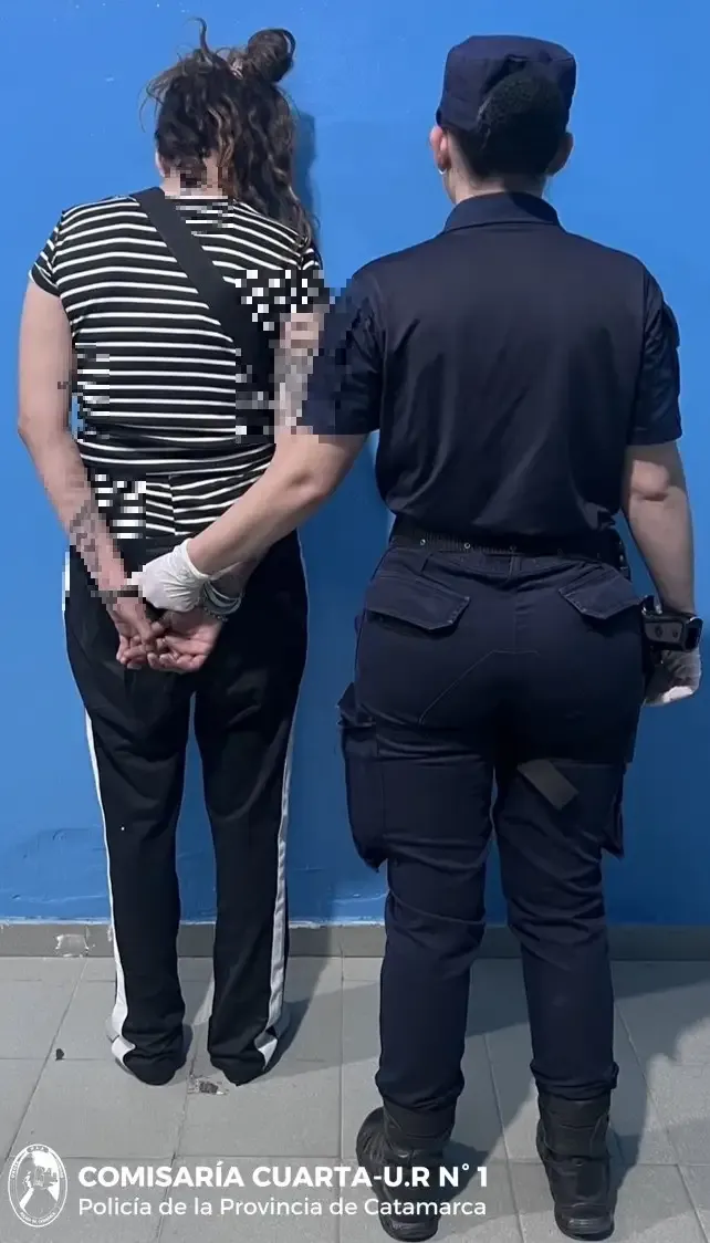 Móvil policial en la esquina de calles Trejo y Sanabria y Padre Ramón de la Quintana