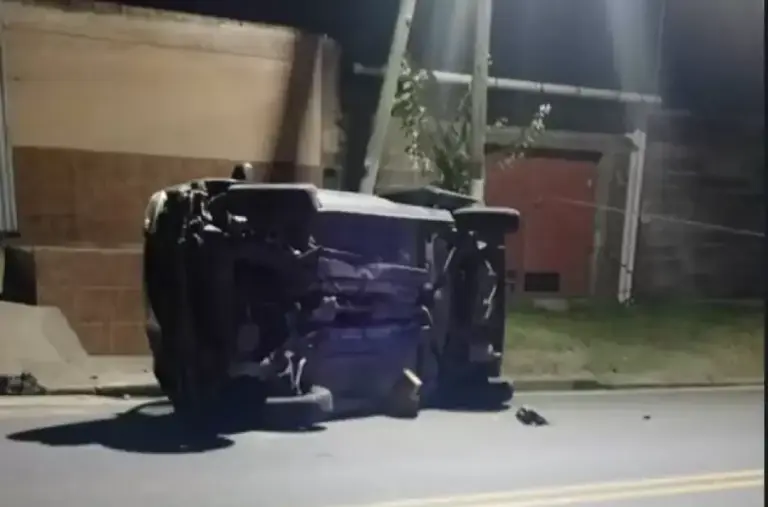 Vuelco fatal en el sur de la Capital: murió un hombre de 30 años